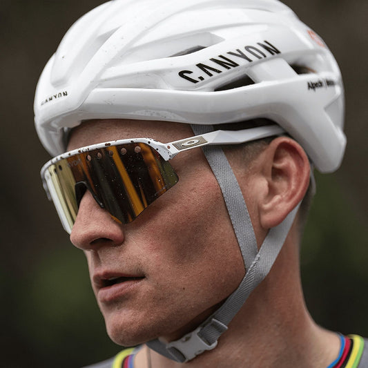 WHY OAKLEY DOMINATES THE CYCLING EYEWEAR MARKET